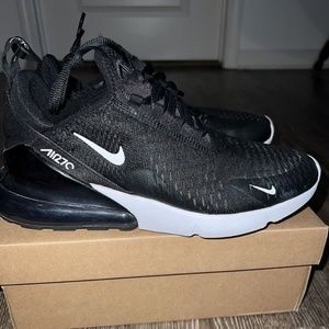 Nike Air Max 270 Black White AH8050-002 Mens pre-owned size 8 mens Authentic